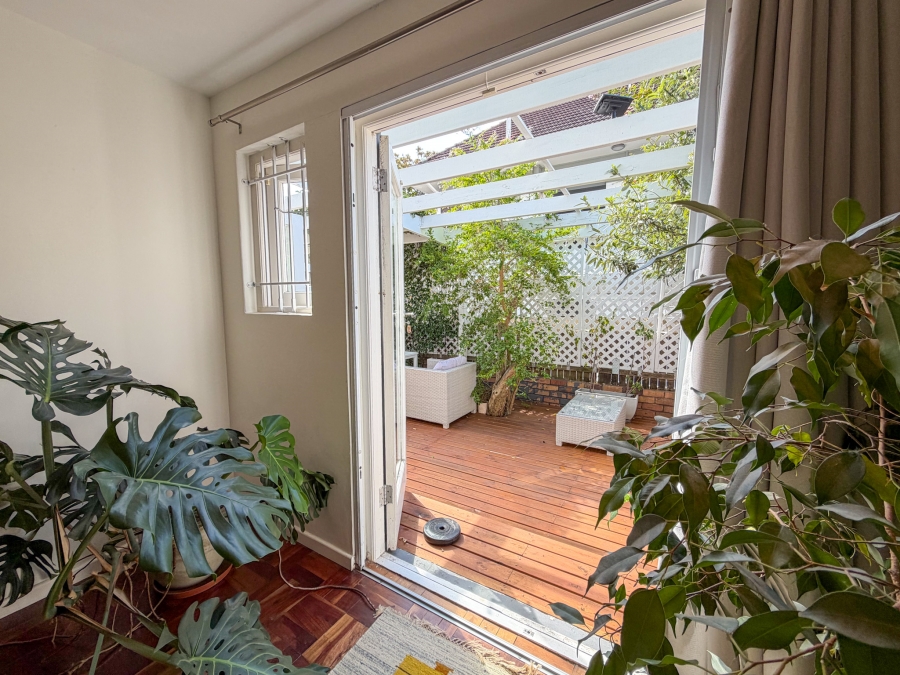 2 Bedroom Property for Sale in Oranjezicht Western Cape